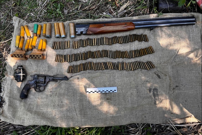 Полицейские Усть-Каменогорска нашли тайник с оружием
