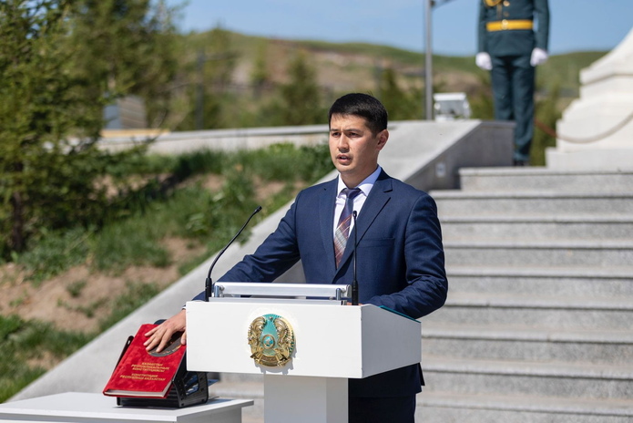 Более 1500 тысяч человек одномоментно исполнили гимн в Восточном Казахстане