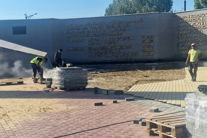 Ремонт мемориала на Стрелке поручено закончить до Дня города