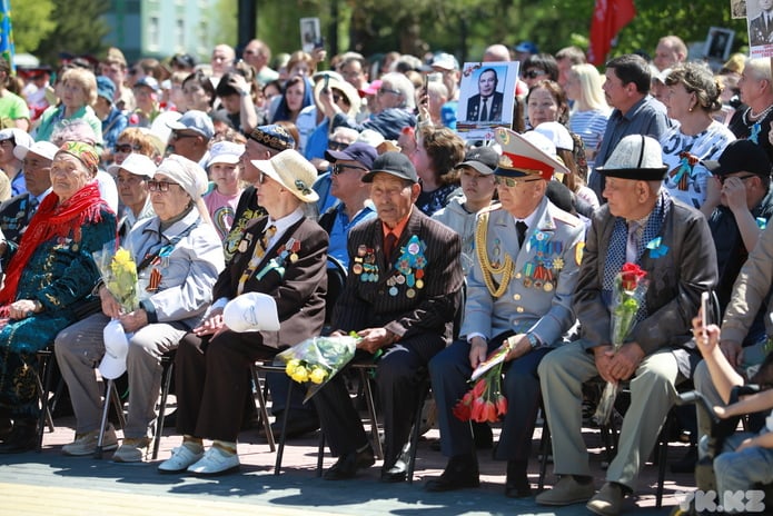 В Усть-Каменогорске празднуют День Победы