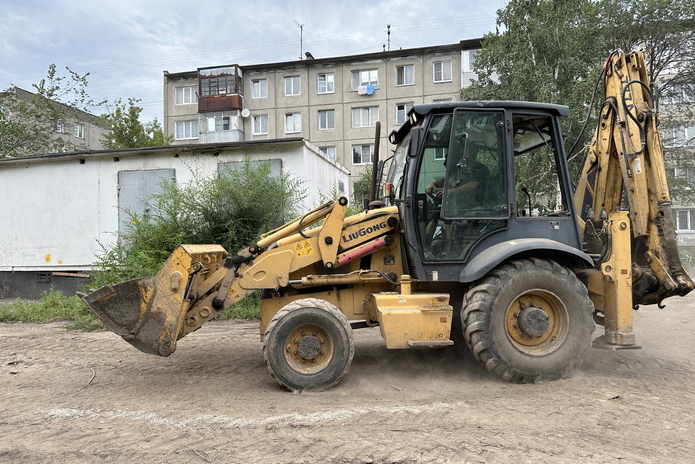 В Усть-Каменогорске продолжается ремонт дворов