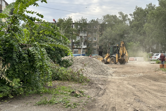 В Усть-Каменогорске продолжается ремонт дворов